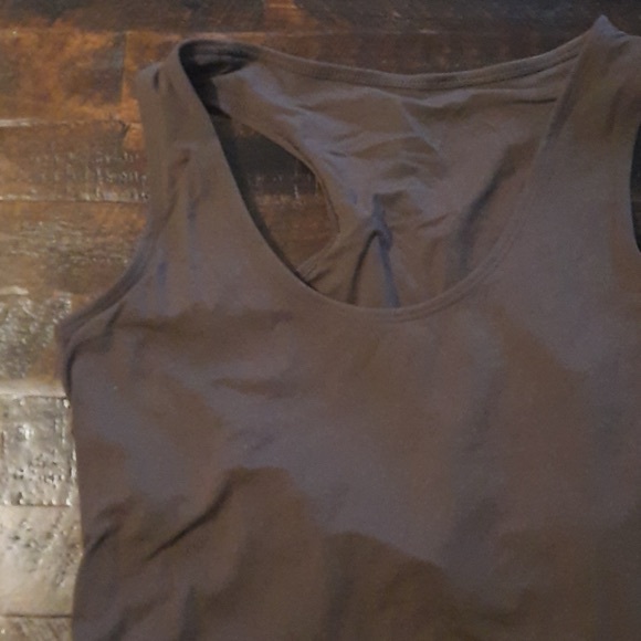 Workout tank - Picture 2 of 5